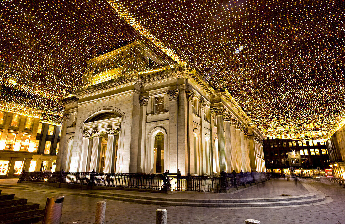 Royal Exchange Square mit Beleuchtung, Glasgow, Schottland, Großbritannien, Europa