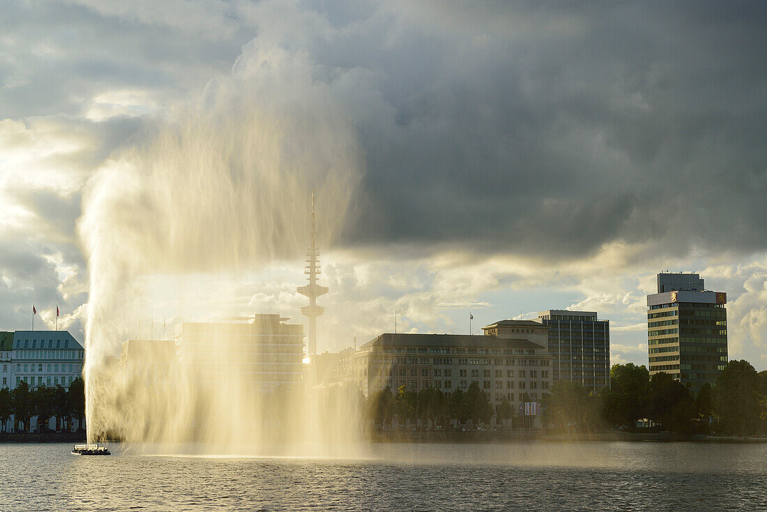 Binnenalster mit Fontäne und Heinrich-Hertz-Turm, Telemichel, Binnenalster, Hamburg, Deutschland