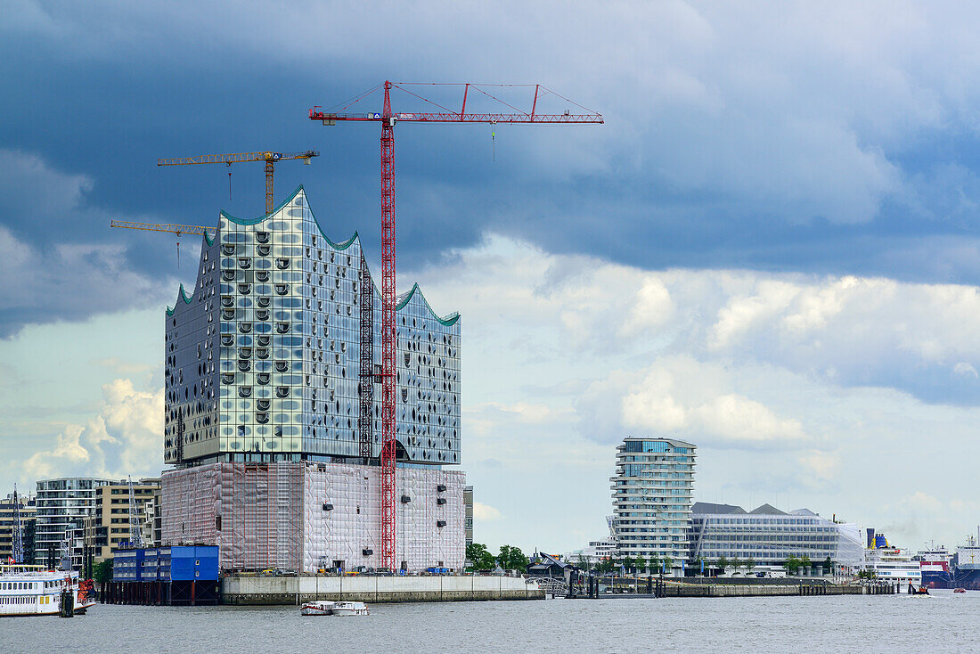 Elbphilharmonie und Marco Polo Tower, Hafencity, Hamburg, Deutschland