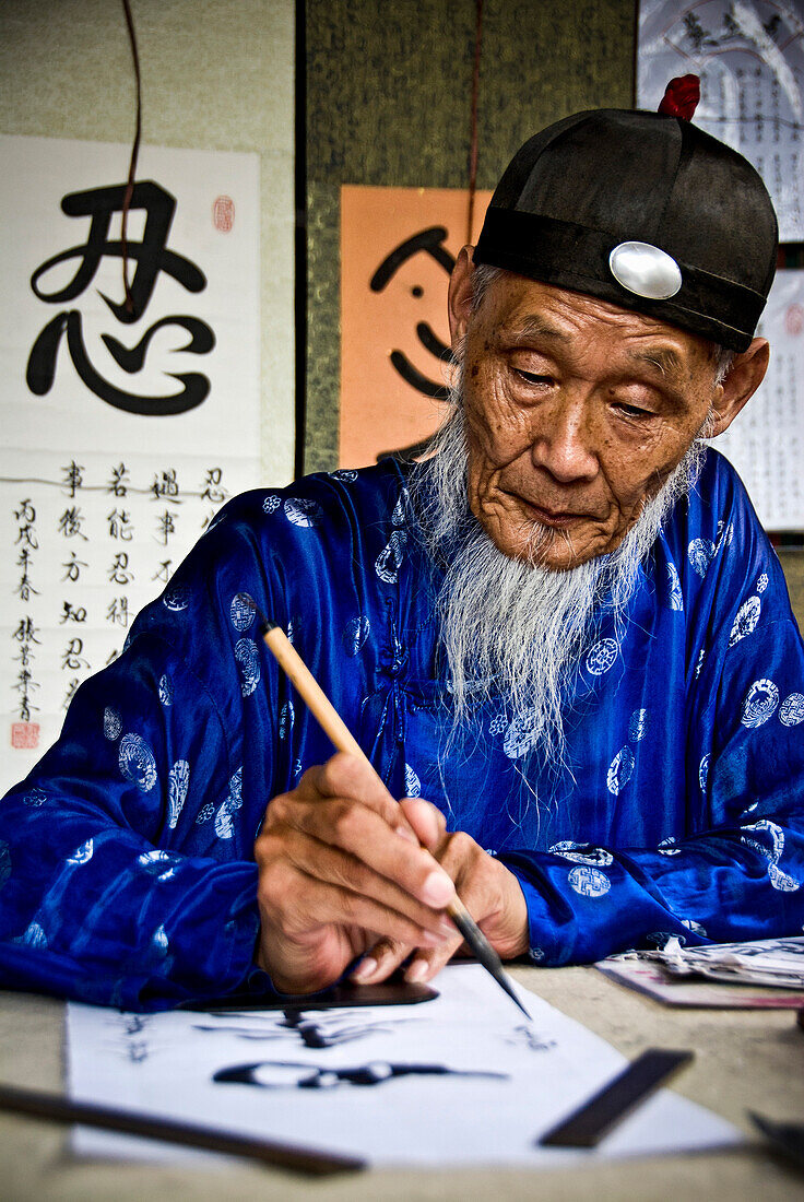 Chinese fortune teller. Suzhou Street. Summer Palace, Beijing. China