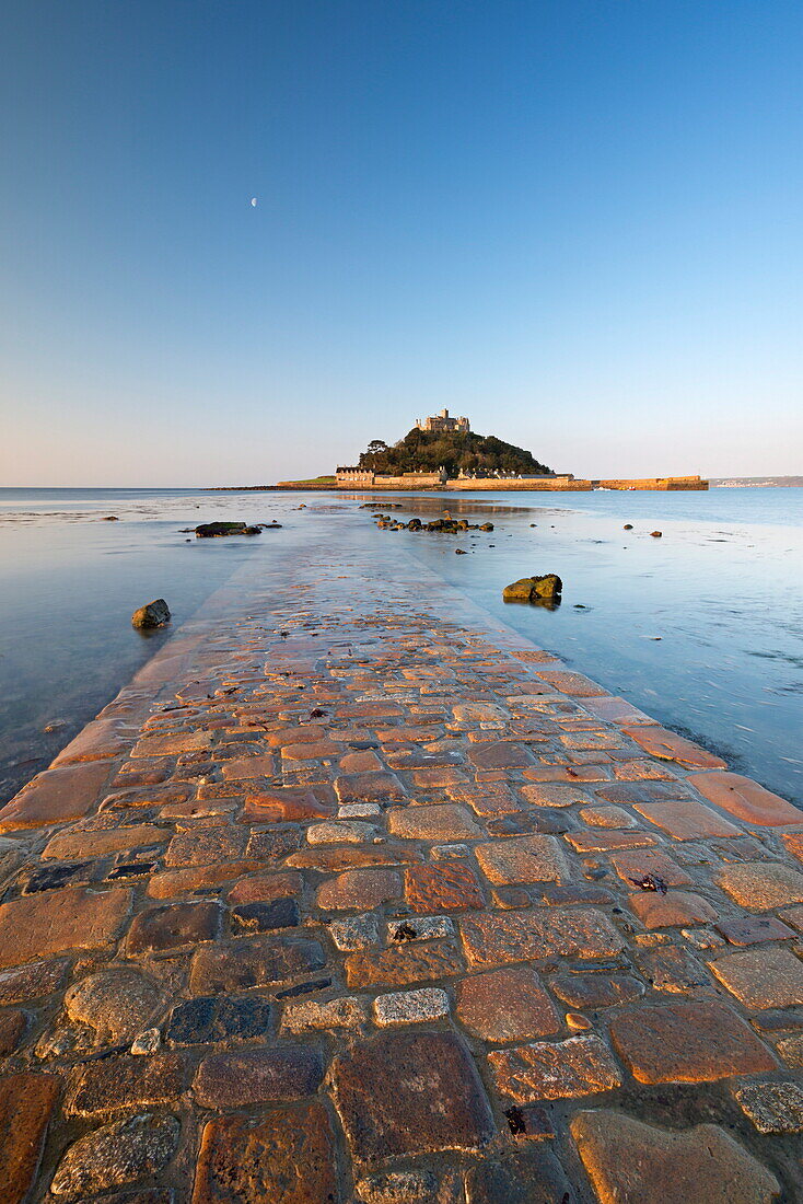 St. Michaels Mount and the Causeway in early morning sunlight, Marazion, Cornwall, England, United Kingdom, Europe