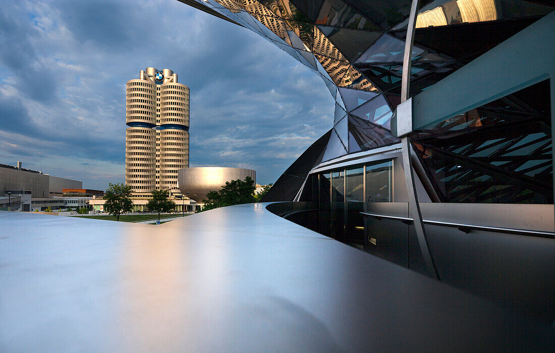 BMW Gebäude, Abends, München, Oberbayern, Bayern, Deutschland