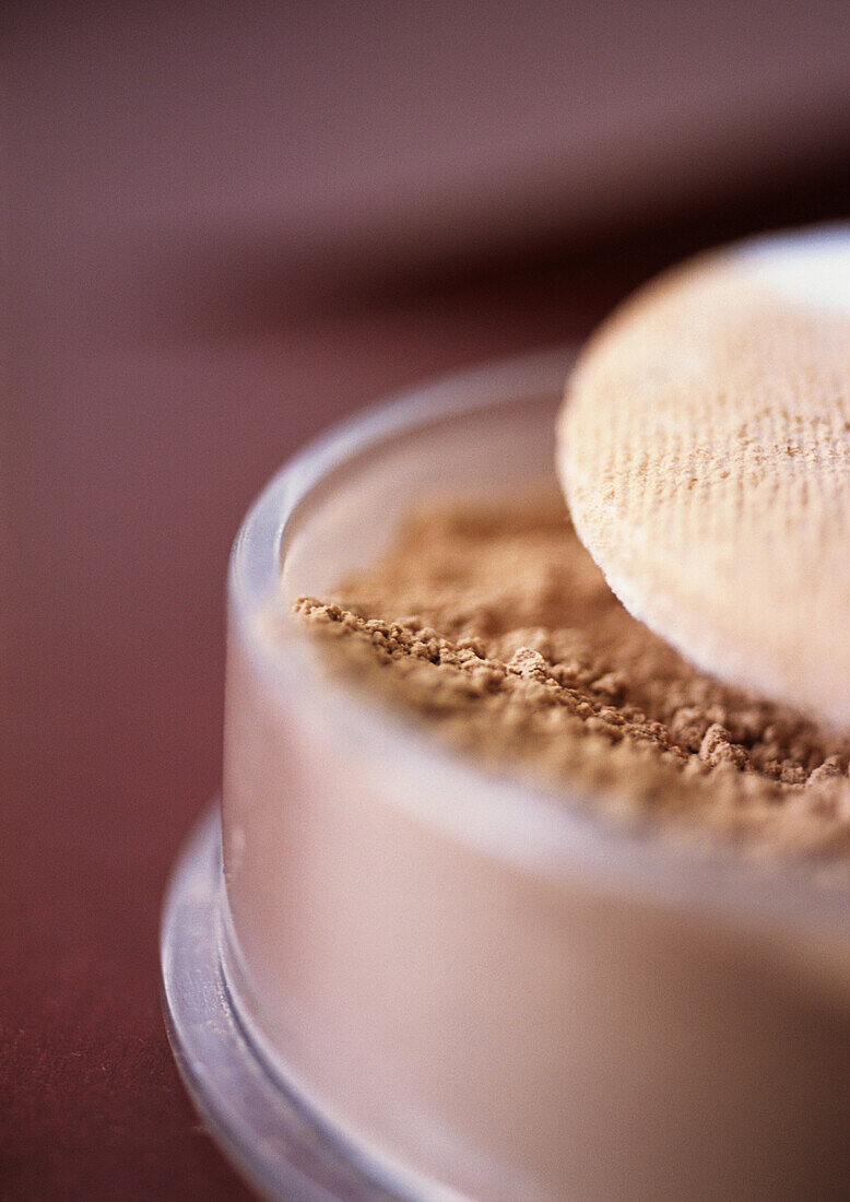 Face powder, close-up