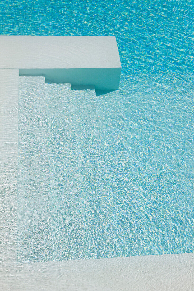 Steps leading down into swimming pool