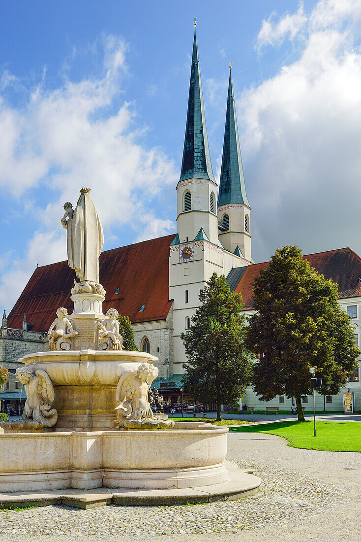 Kapellplatz with Marienbrunnen fountain and collegiate church, Altoetting, Upper Bavaria, Germany