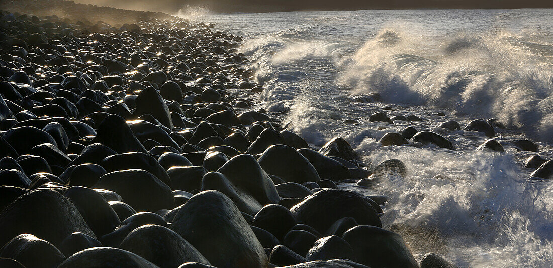 Strand von Valugan, Boulder Beach, Basco, Batan Island, Batanes, Philippinen, Asien