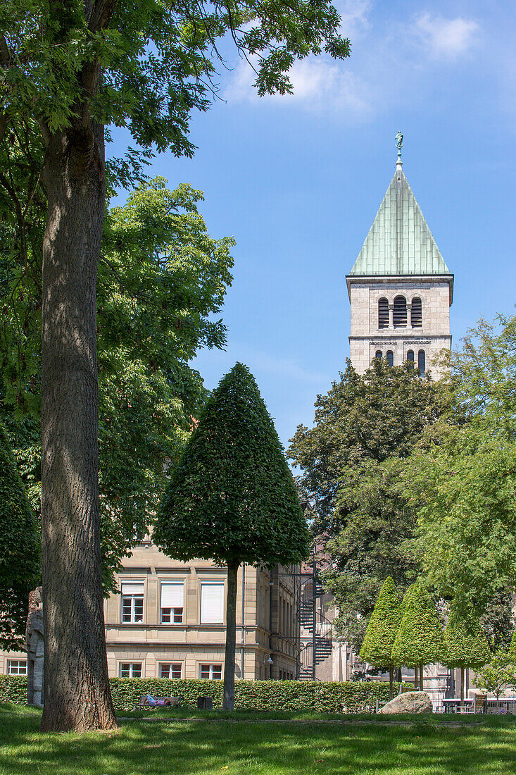 Stadtpark und Kirchturm der Heilig-Geist-Kirche, Schweinfurt, Franken, Bayern, Deutschland