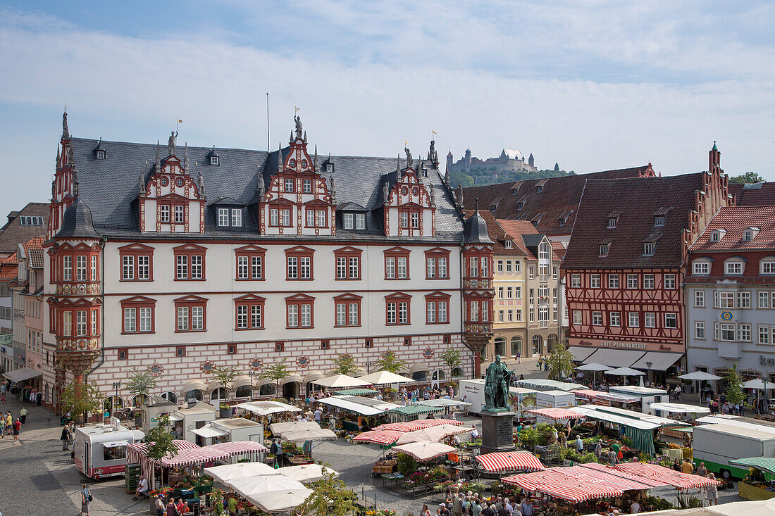 Farmers market on the market square with Stadthaus, former chancery building, Coburg, Franconia, Bavaria, Germany