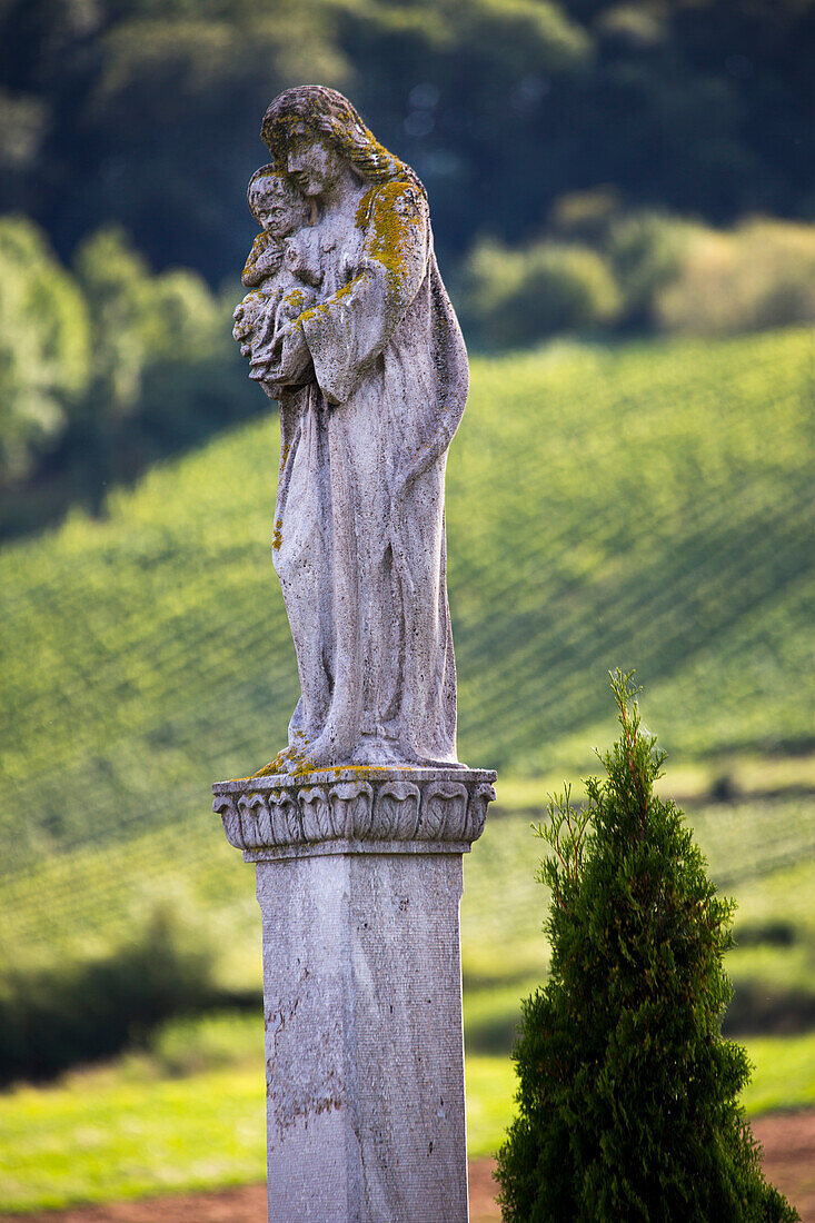 Wayside shrine with Maustal vineyard behind, Sulzfeld am Main, near Kitzingen, Franconia, Bavaria, Germany