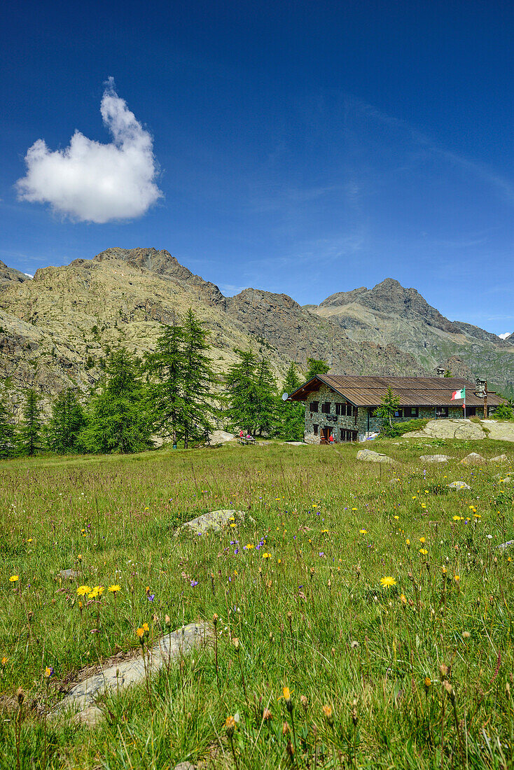 Rifugio Barbustel, Naturpark Mont Avic, Grajische Alpen, Aostatal, Aosta, Italien