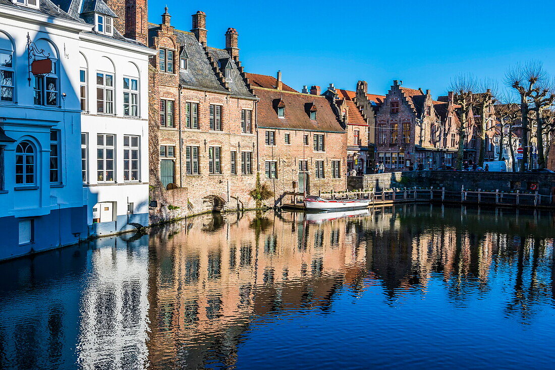 Houses along a channel, Historic center of Bruges, UNESCO World Heritage Site, Belgium, Europe