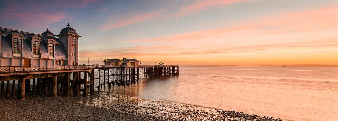 Penarth Pier, near Cardiff, Vale of Glamorgan, Wales, United Kingdom, Europe