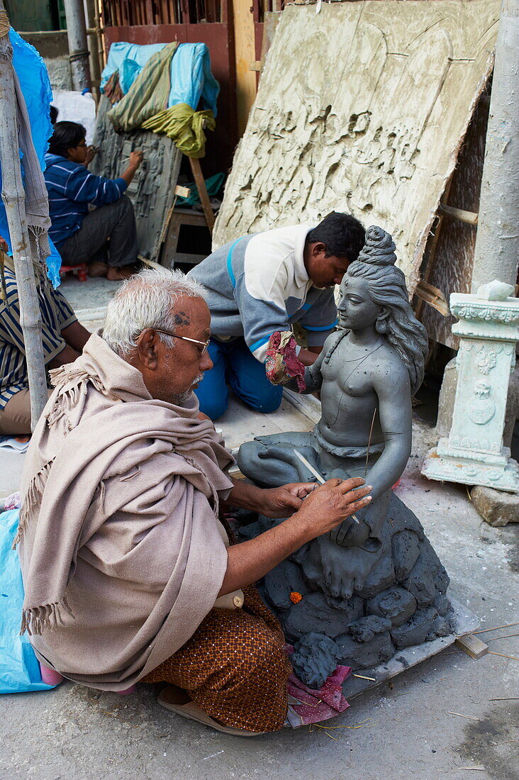 Making clay statues of a Hindu goddess, Kumartulli district, Kolkata (Calcutta), West Bengal, India, Asia