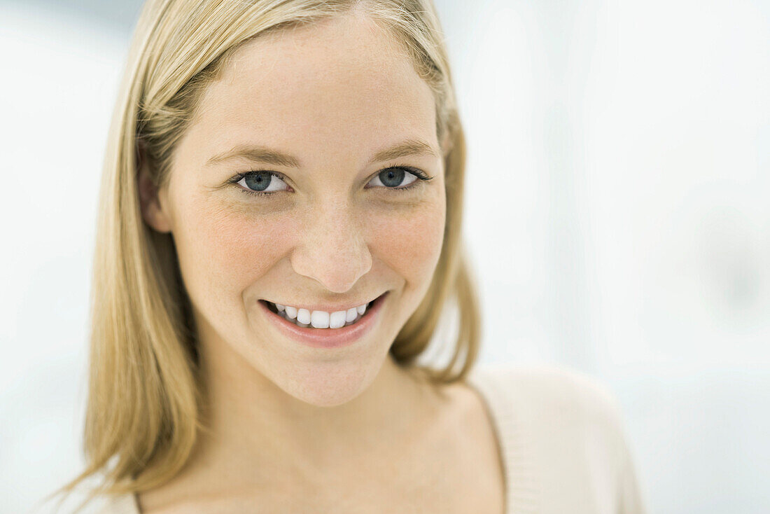 Young woman smiling at camera, portrait