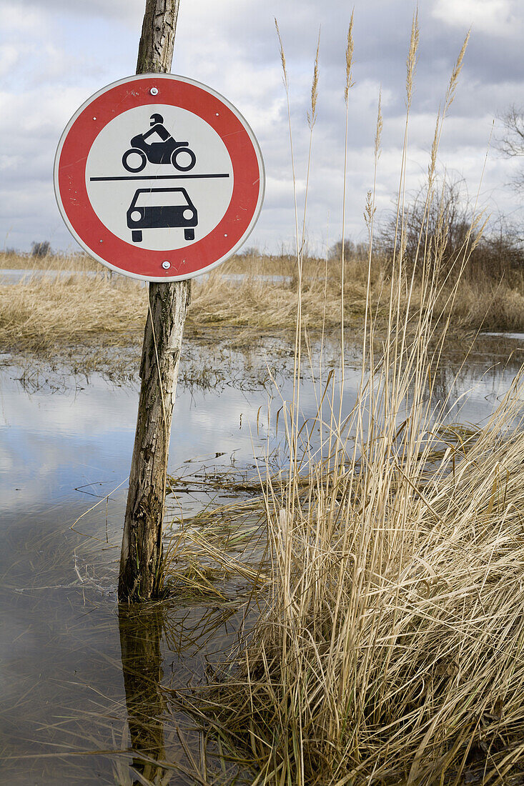 A road sign forbidding motor vehicles