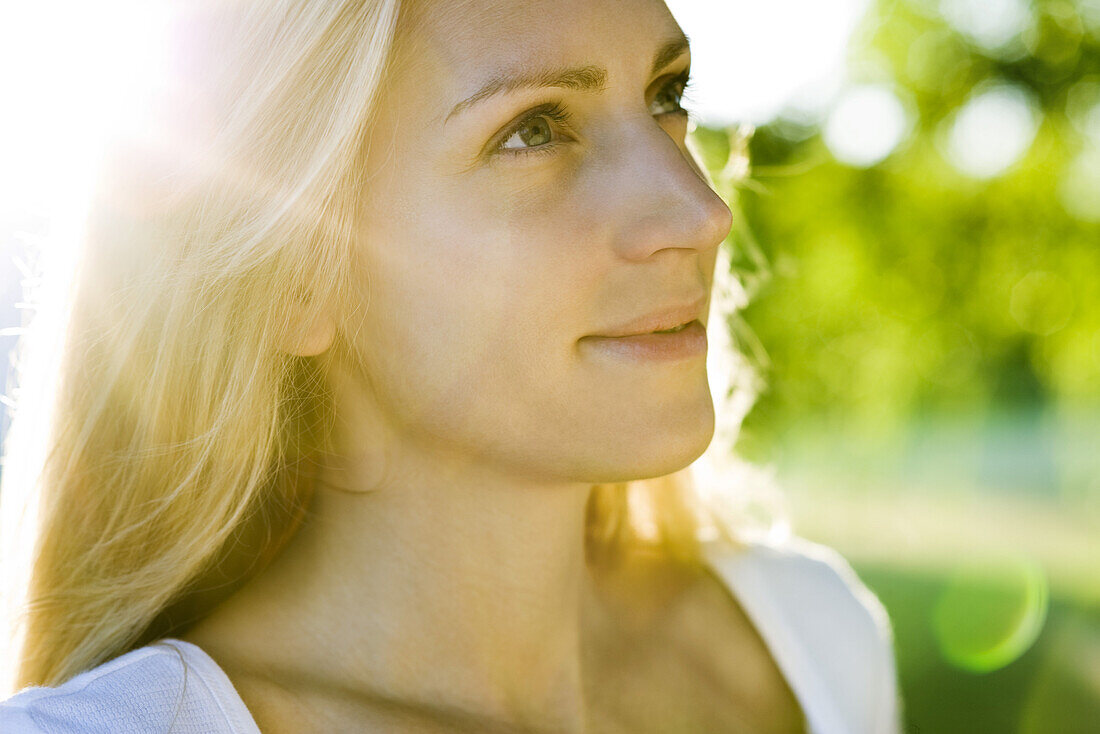 Young woman in sunlight, portrait