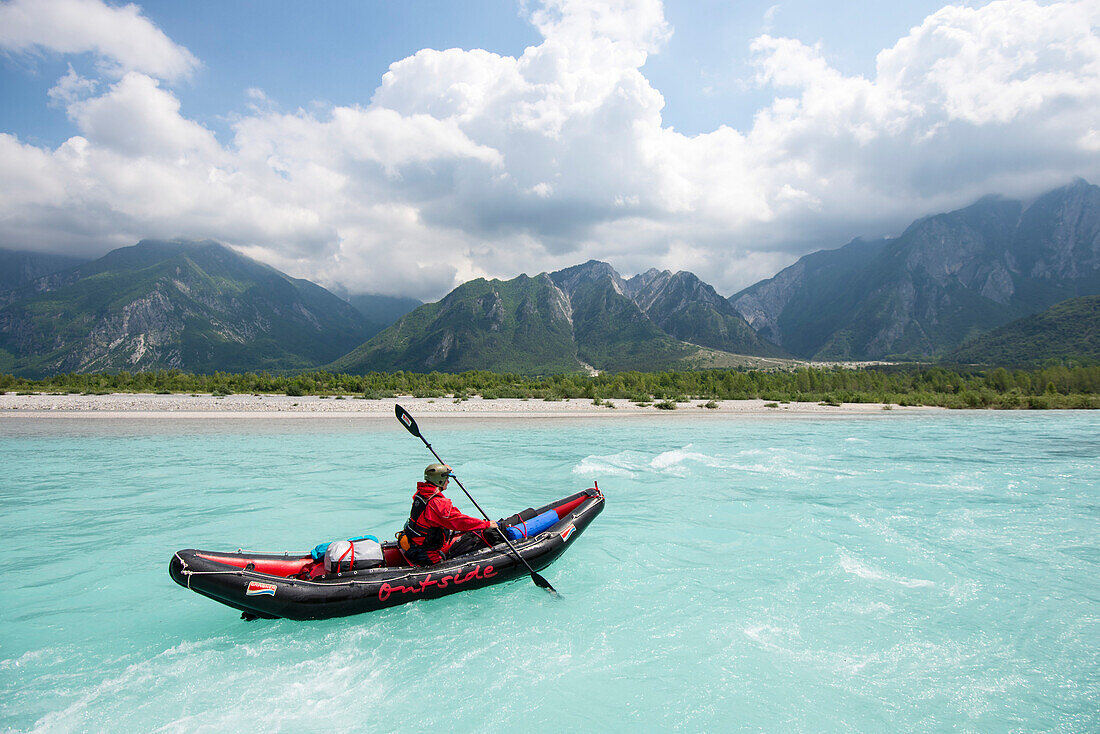 Kajaktour auf dem Tagliamento, Dolomiten, Italien