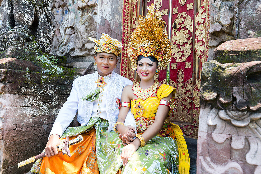 Balinese bridal couple, Pura Beji temple, Sangsit, Bali, Indonesia