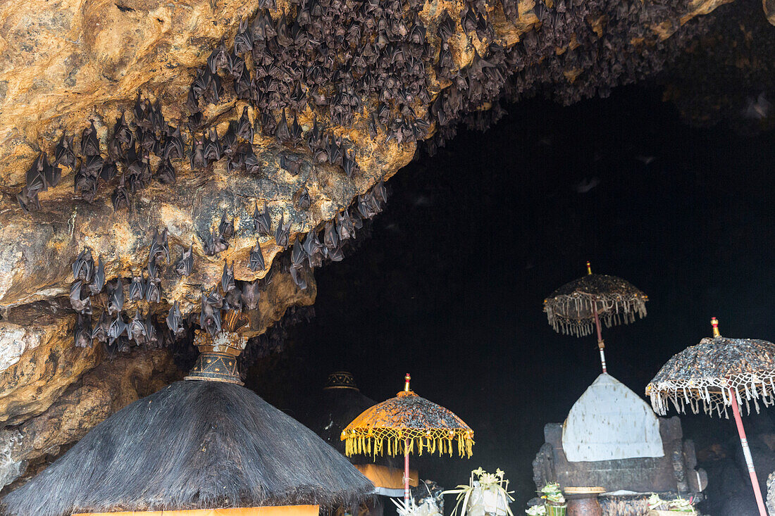 Odalanfest im Tempel Pura Goa Lawah (Fledermaushöhle), Padang Bai, Bali, Indonesien