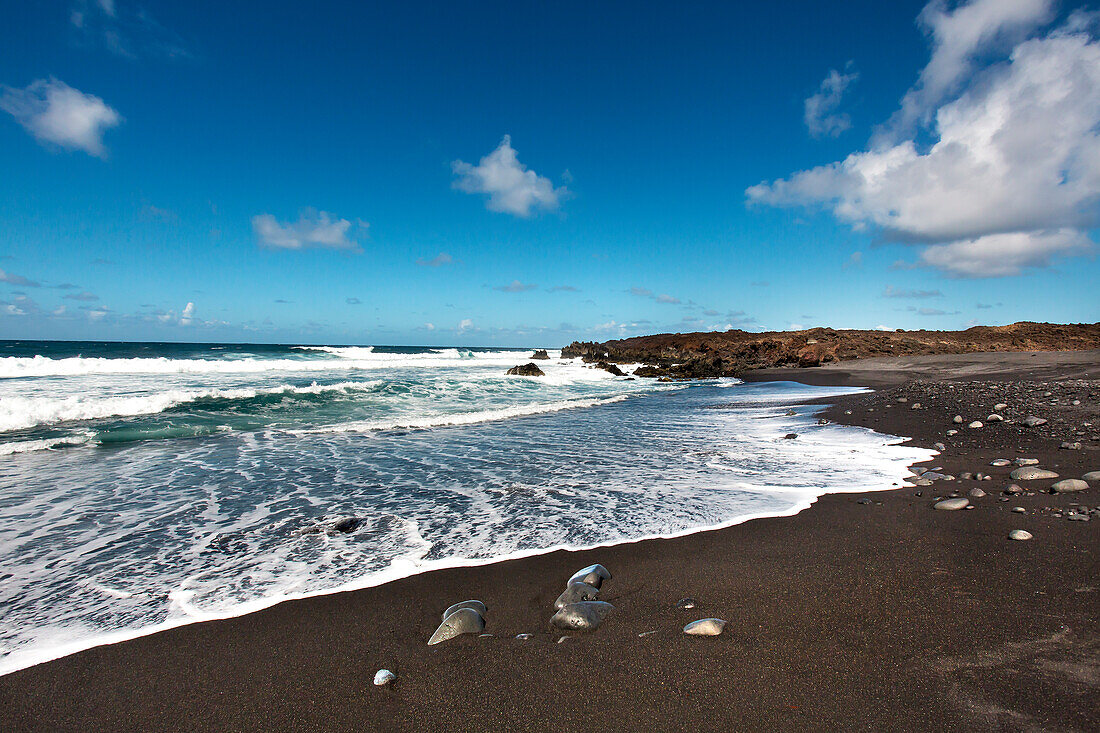 Schwarzer Strand, Playa de Montana Bermeja, Lanzarote, Kanarische Inseln, Spanien