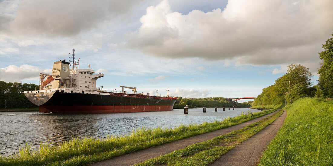 Tanker on the Kiel canal, Levensauer Bridge, Kiel, Rendsburg-Eckernfoerde, Schleswig-Holstein, Germany