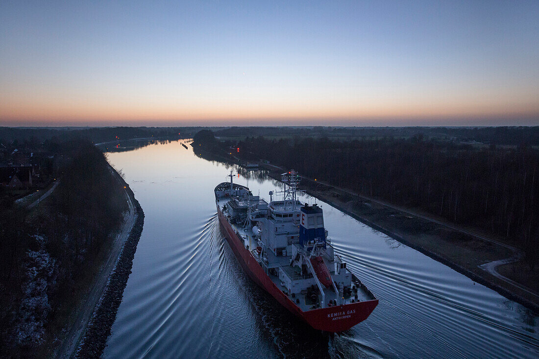 Schiff auf dem Nordostseekanal, levensauer hochbrücke, Kiel, Rendsburg-Eckernförde, Schleswig-Holstein, Deutschland