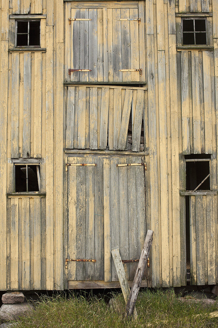 An old wooden barn