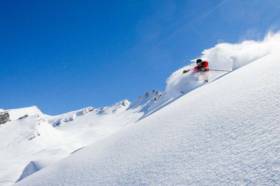 Freerider fährt ab, Freeridegebiet Haldigrat, Niederrickenbach, Oberdorf, Kanton Nidwalden, Schweiz