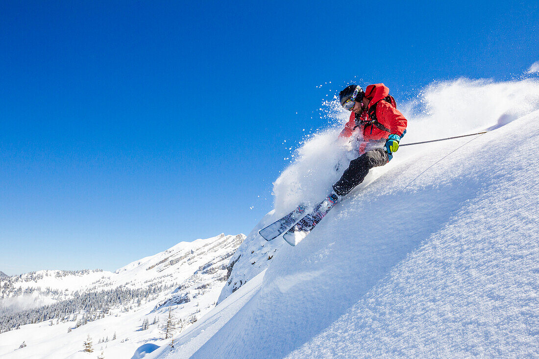 Freerider fährt ab, Freeridegebiet Haldigrat, Niederrickenbach, Oberdorf, Kanton Nidwalden, Schweiz