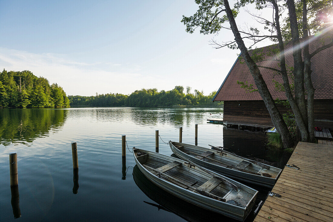 Boats on lake Langbuergner See, Bad Endorf, Chiemgau, Upper Bavaria, Bavaria, Germany