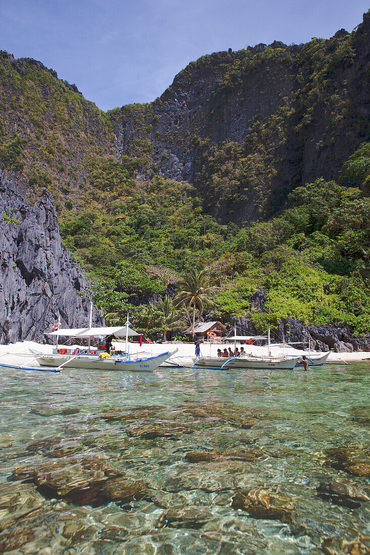 Tropical beach in the archipelago Bacuit near El Nido, Palawan Island, South China Sea, Philippines, Asia