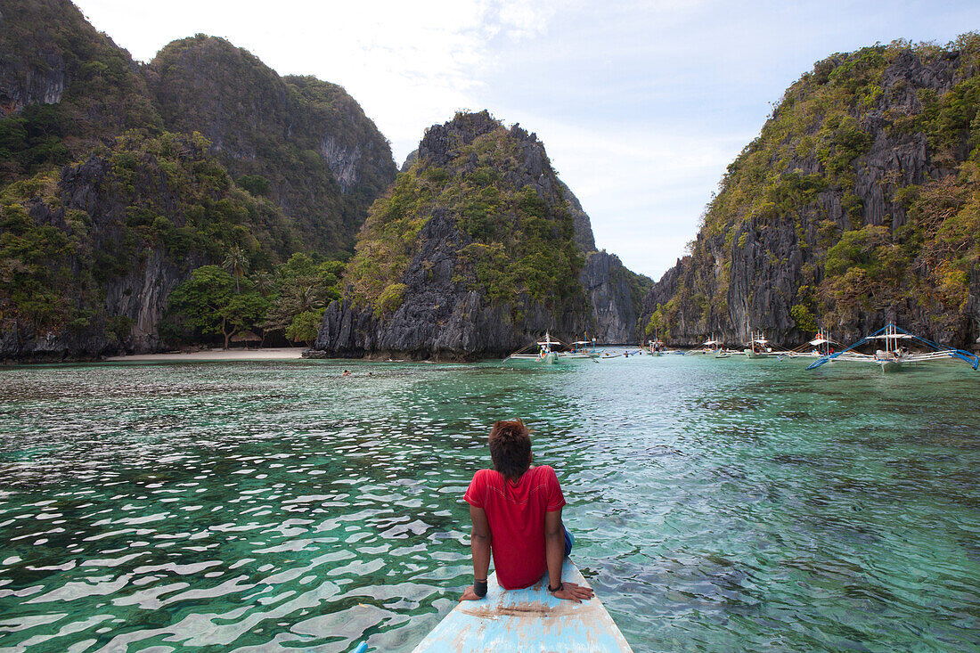 Ausflugsboote im Bacuit-Archipel vor El Nido, Insel Palawan im Südchinesischen Meer, Philippinen, Asien