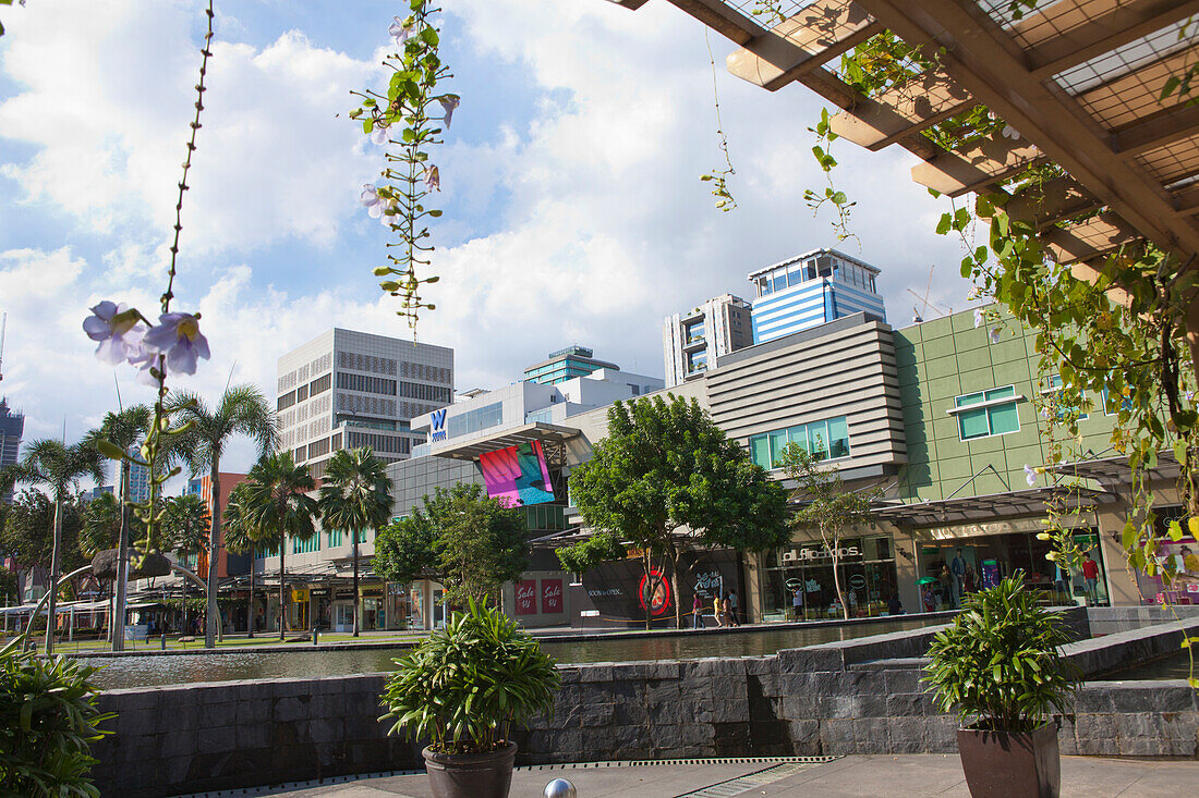 Bonifacio Global City, Shopping street in the new financial and business district of the capital Metro Manila, Philippines, Asia