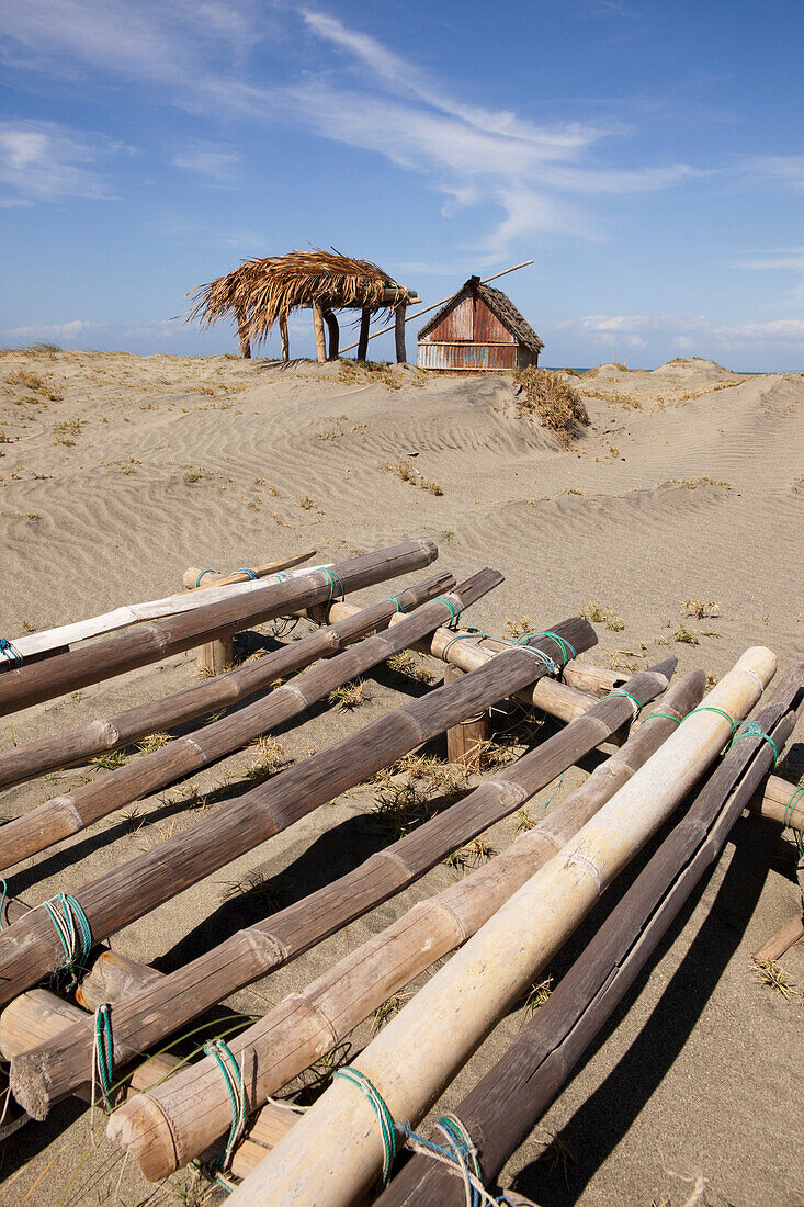 Fishing hut on the beach of La Paz bei Laoag City, capital of Ilocos Norte province on the main island Luzon, Philippines, Asia