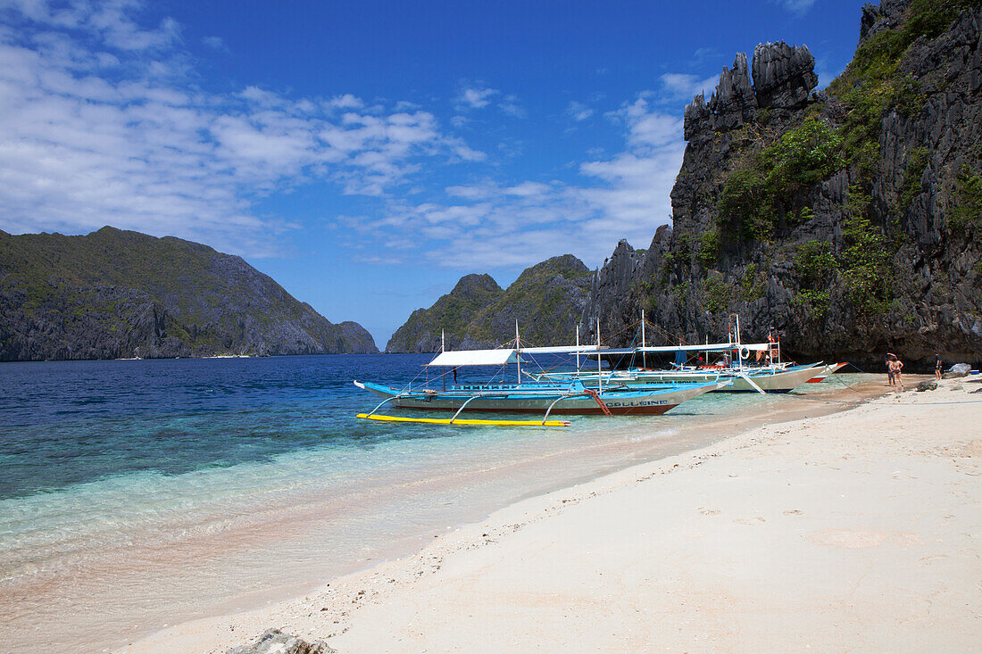 Tropical beach in the archipelago Bacuit near El Nido, Palawan Island, South China Sea, Philippines, Asia