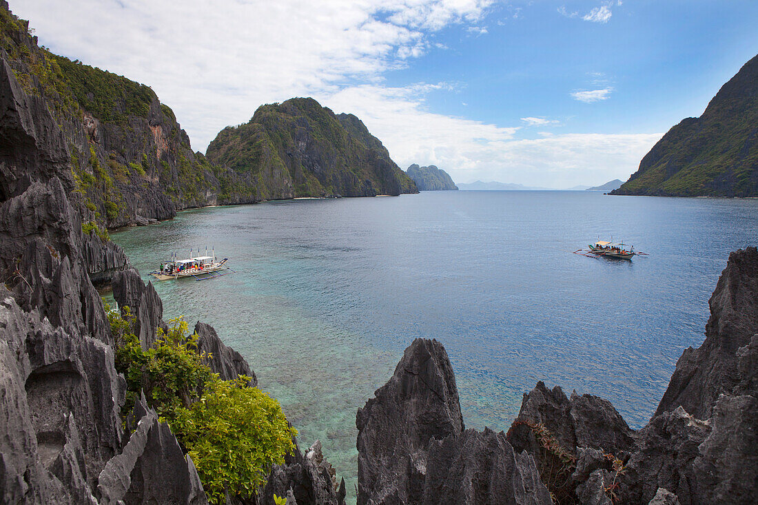 Bizarre Felsen im Bacuit-Archipel vor El Nido, Insel Palawan im Südchinesischen Meer, Philippinen, Asien