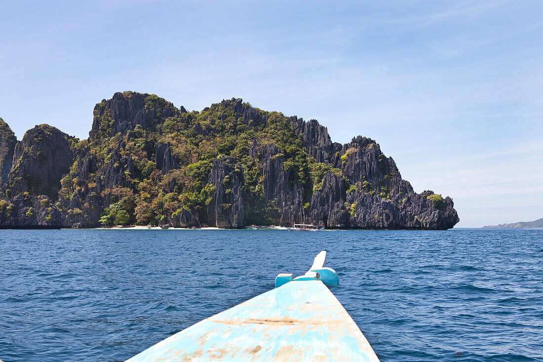 Ausflugsboote im Bacuit-Archipel vor El Nido, Insel Palawan im Südchinesischen Meer, Philippinen, Asien