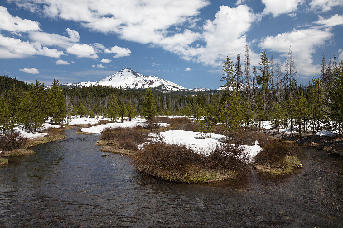 Deschutes National Forest, Mount South Sister, Mount Broken Top, Three Sisters Wilderness, Cascade Lakes National Scenic Byway, Oregon, USA