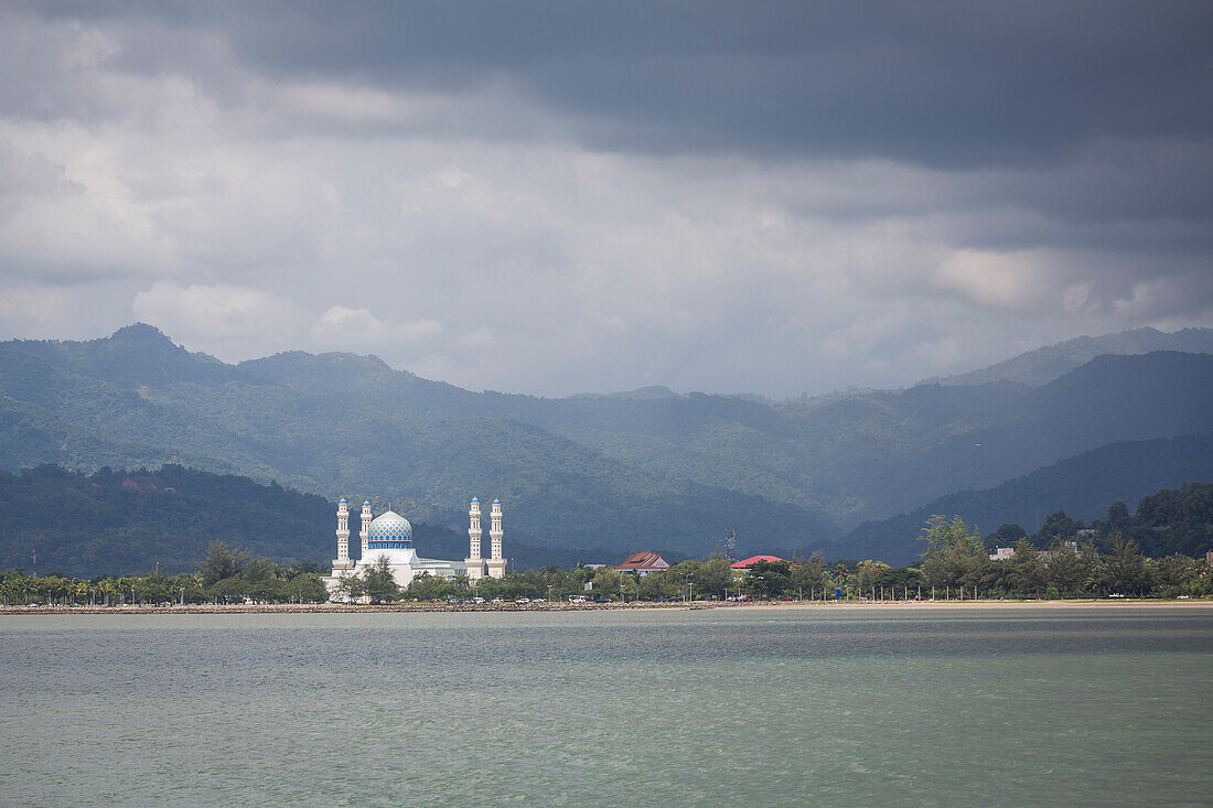 Mosque near Kota Kinabalu, Kota Kinabalu, Borneo, Malaysia.