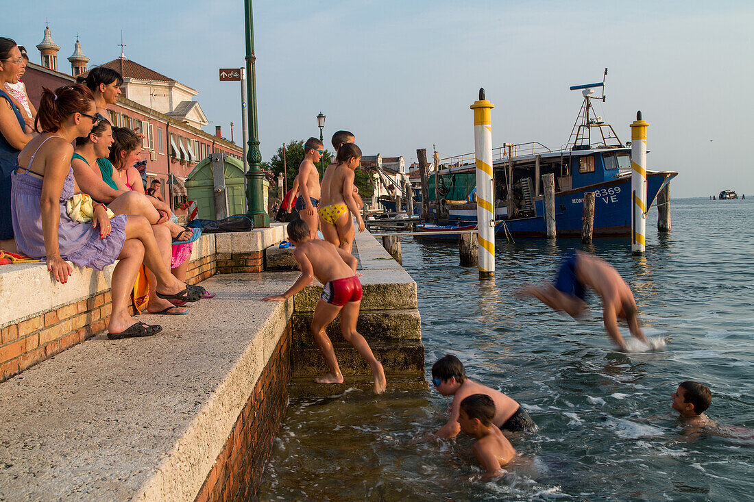afternoon family gathering Pellestrina, swimming fun, mothers, children, diving, splashing, island community, Venice, Italy