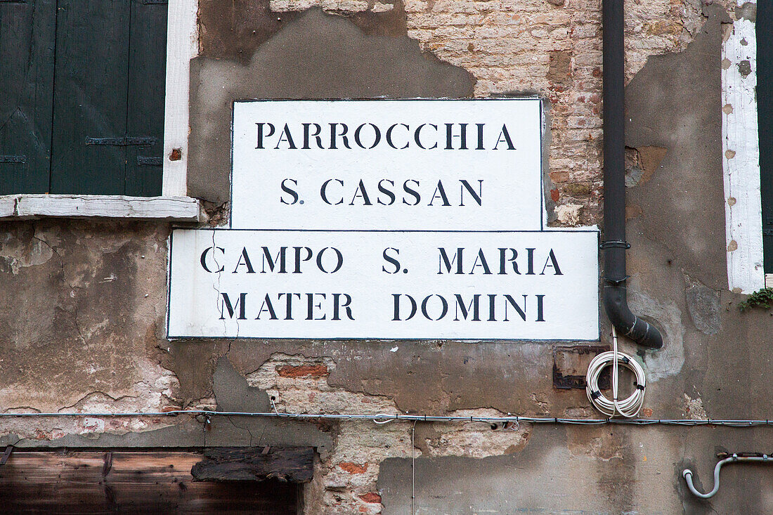 Nizioleto, small cloth, painted street signs, walls, directions, historic, traditional, Venice, Italy