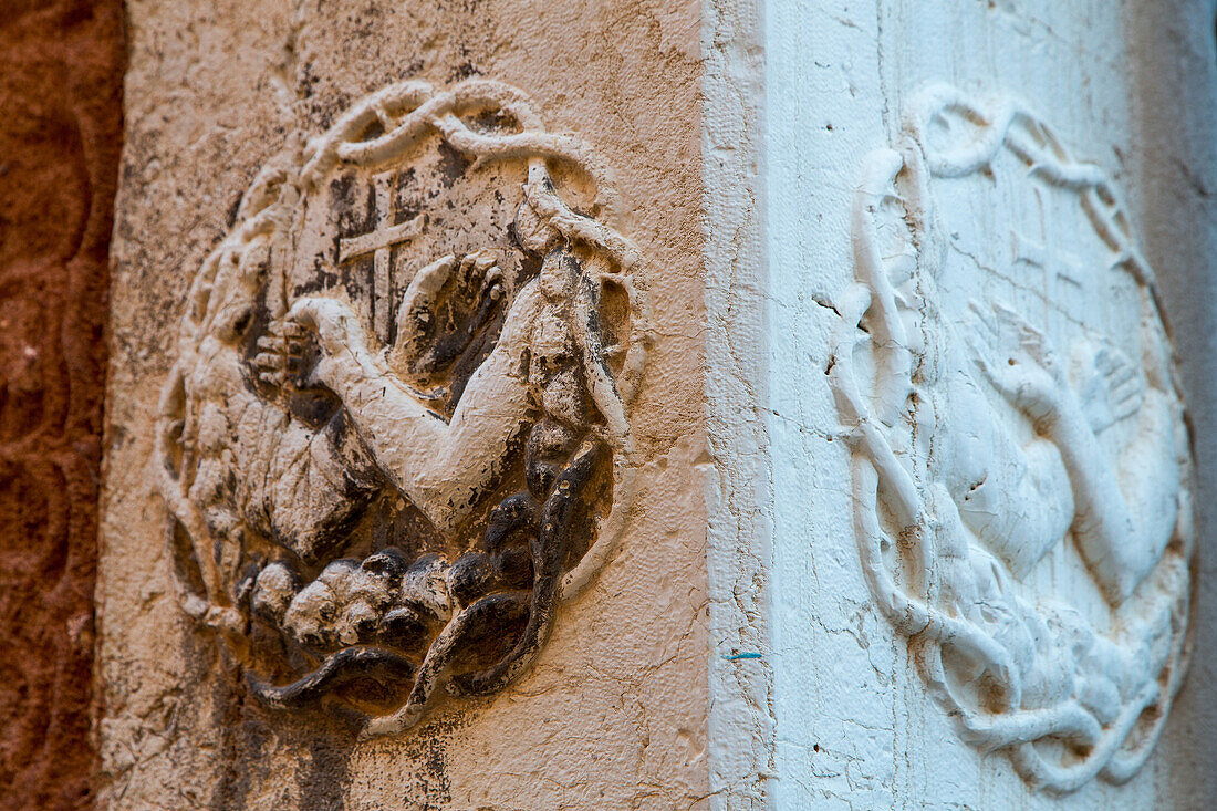 stone relief, wall sculpture, crossed arms, Castello, Venice, Italy