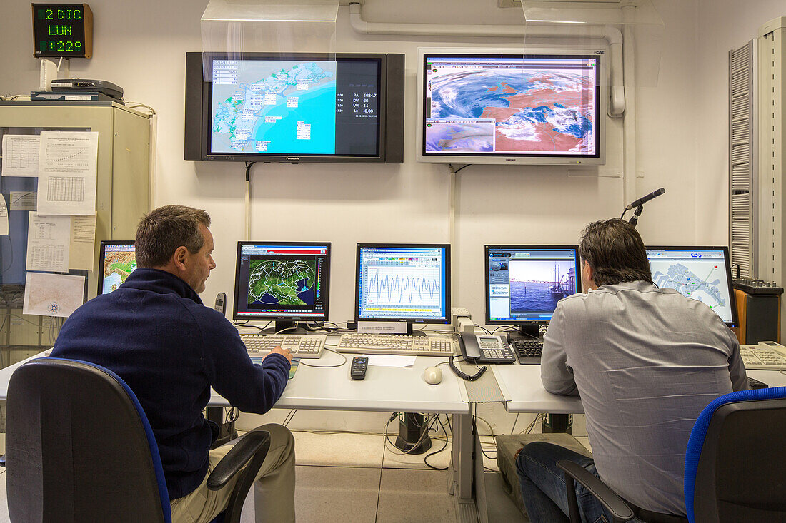 Tide Monitoring and Forecast Center, computer, city administration, screens, observation of high waters, flooding, Vemice, Italy