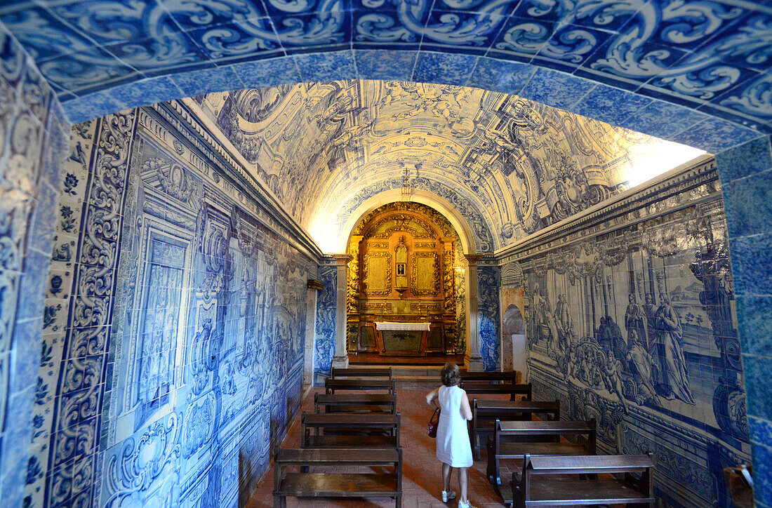 Blaue Fliesengemälde in einer Kapelle, Hotel, Pousada Sao Filipe, Setubal, Serra da Arrabida, südliche Umgebung von Lissabon, Portugal