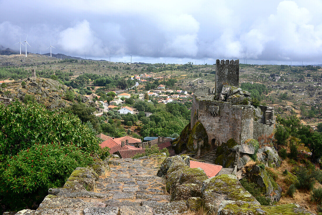 Blick auf das historische Dorf, Sortelha, östliches Centro, Portugal