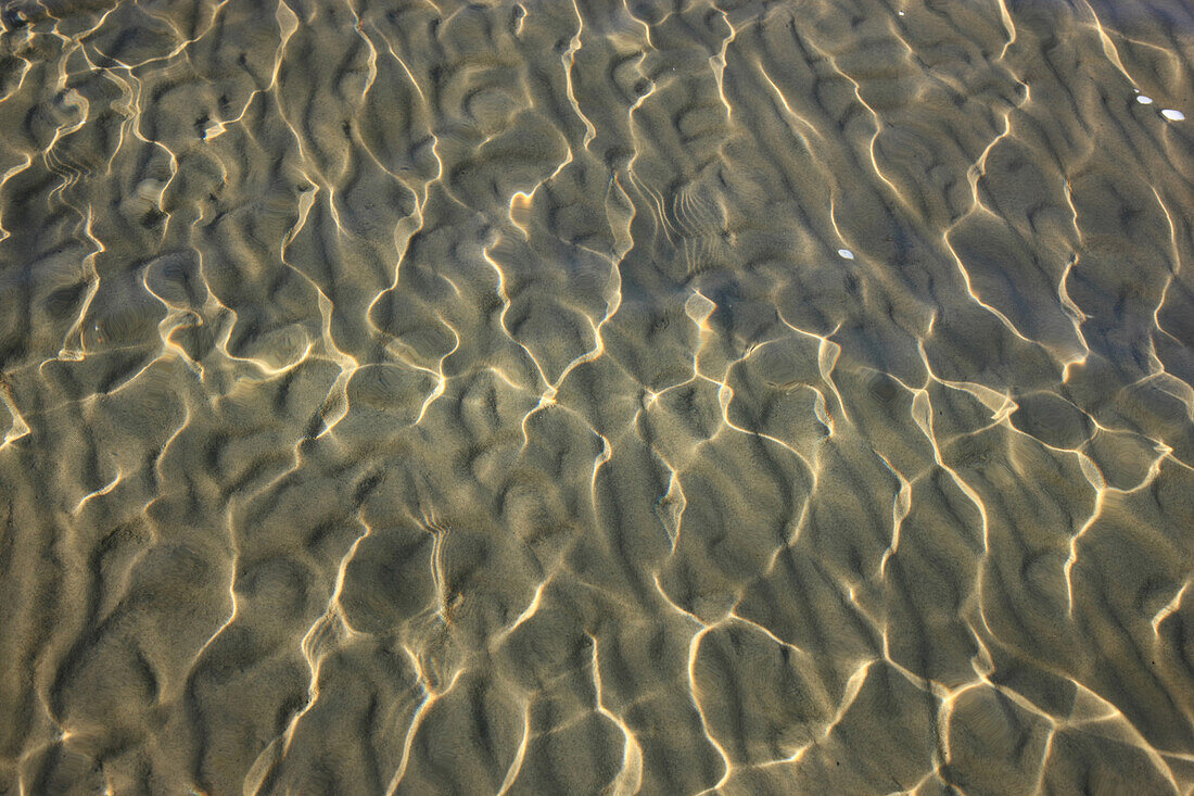 Lichtreflexioen am Ostseestrand, Mecklenburg Vorpommern, Deutschland