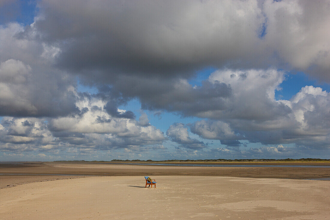 Chair left on the beach, Spiekeroog, East Frisian Islands, North Sea Coast, Lower Saxony, Germany