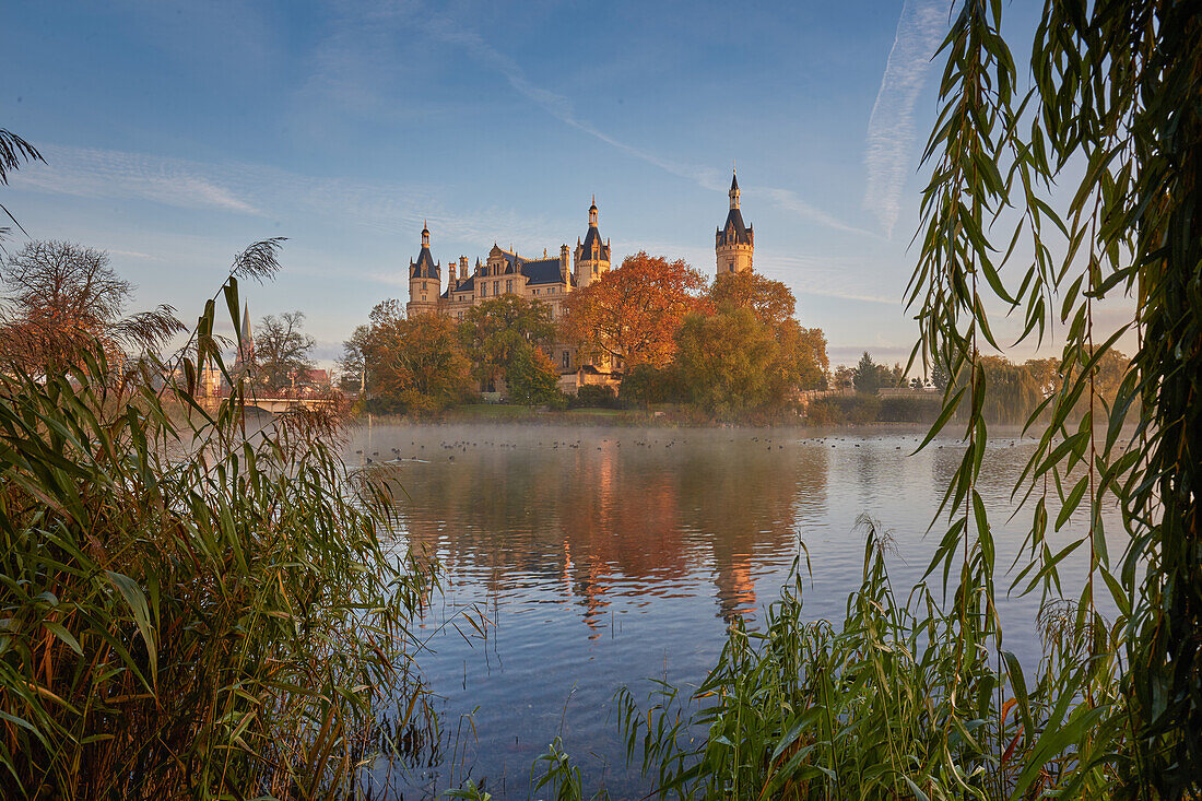 Burgsee und Schloss Schwerin, Mecklenburg Vorpommern, Deutschland