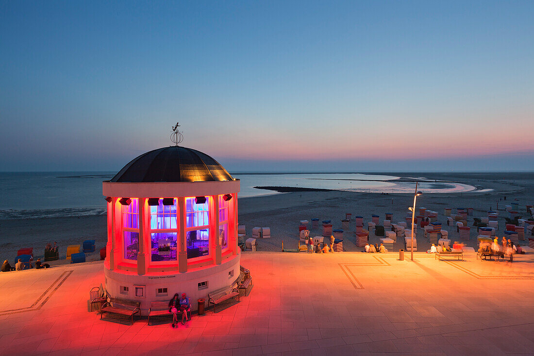 Illuminated pavilion on the beach promenade, Borkum, Ostfriesland, Lower Saxony, Germany