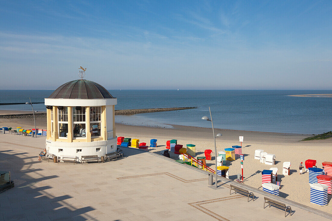 Pavillon an der Strandpromenade, Insel Borkum, Ostfriesland, Niedersachsen, Deutschland